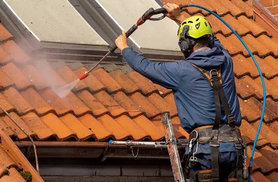 Démoussage et hydrofuge de toiture à Roquessels