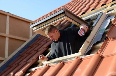 Pose de fenêtres de toit Velux à Roquessels